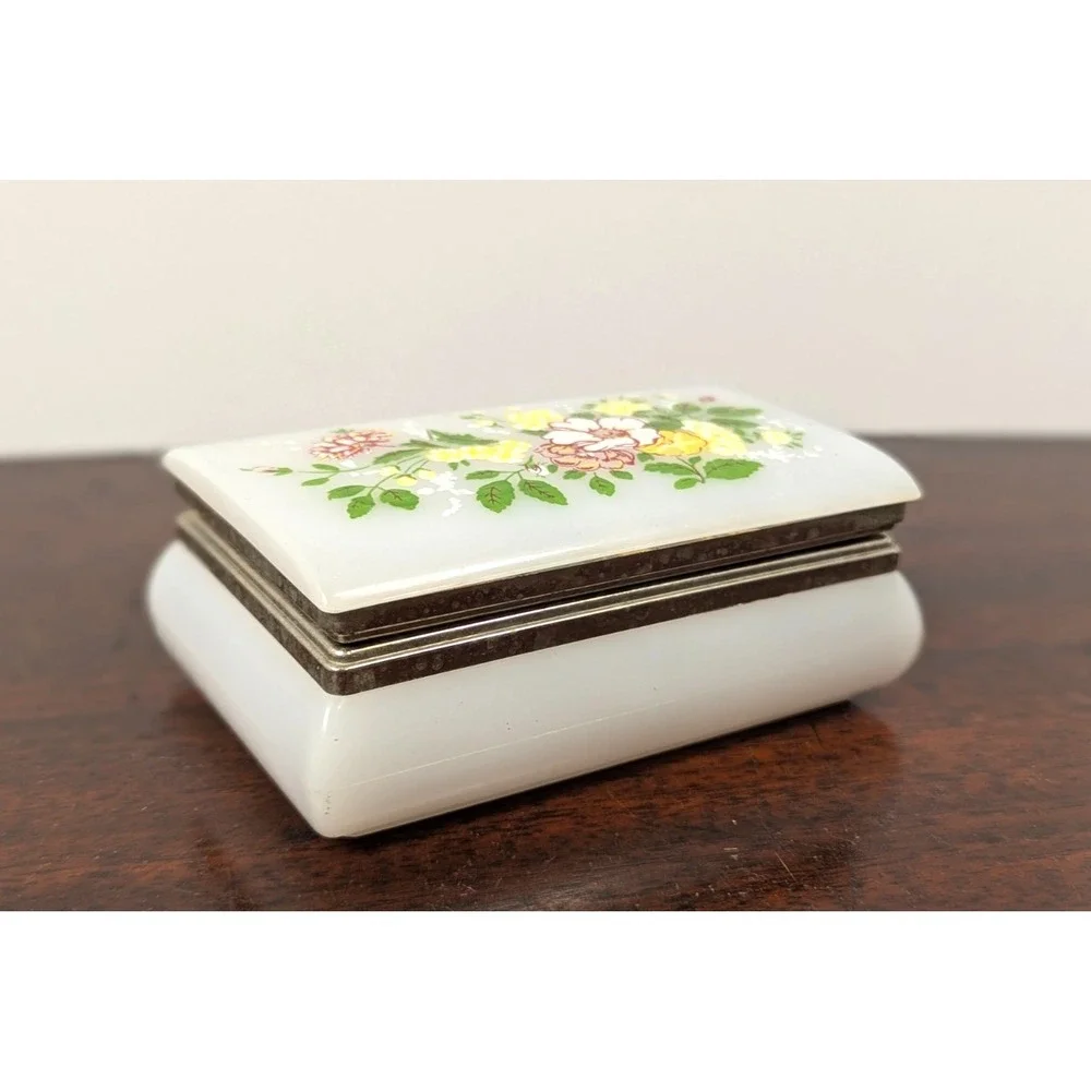 Vintage White Floral Trinket Jewelry Box Hinged Metal Trim Hong Kong 5in
